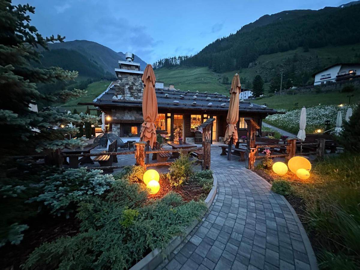 Hotel & Chalets Edelweiss Madonna  Εξωτερικό φωτογραφία