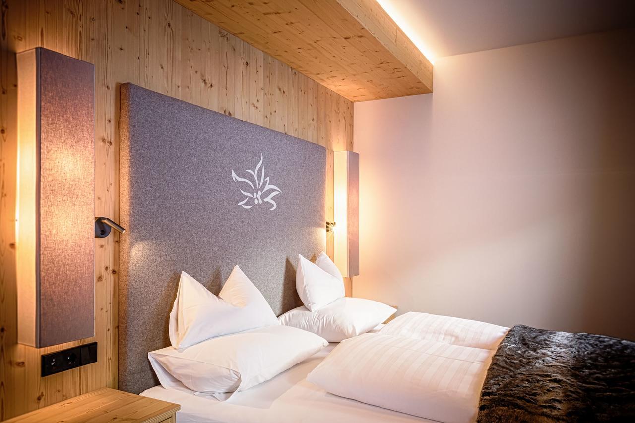 Hotel & Chalets Edelweiss Madonna  Εξωτερικό φωτογραφία